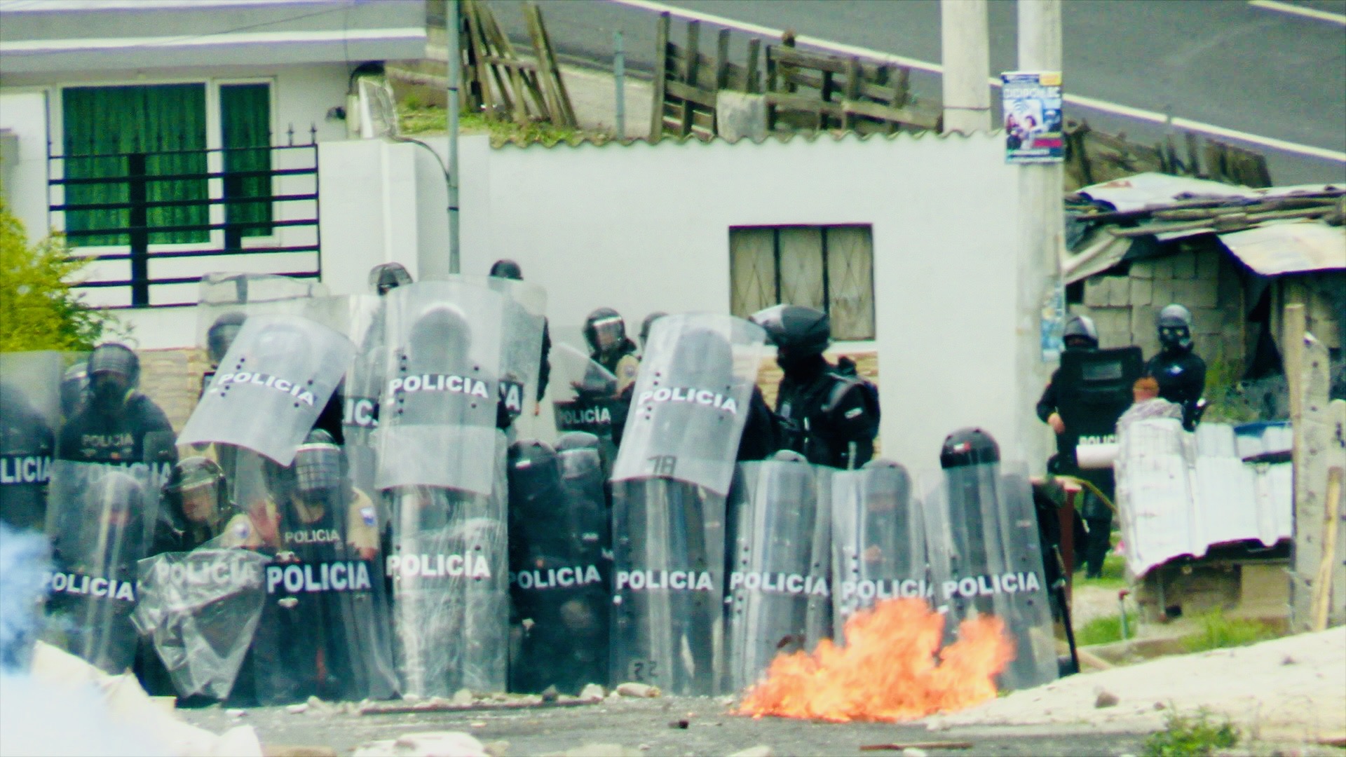Tear gas, rocks, and molotovs in San Miguel Del Común
