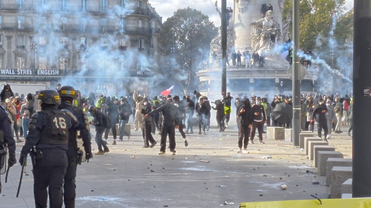 Intense street fighting in Paris as student movement continues